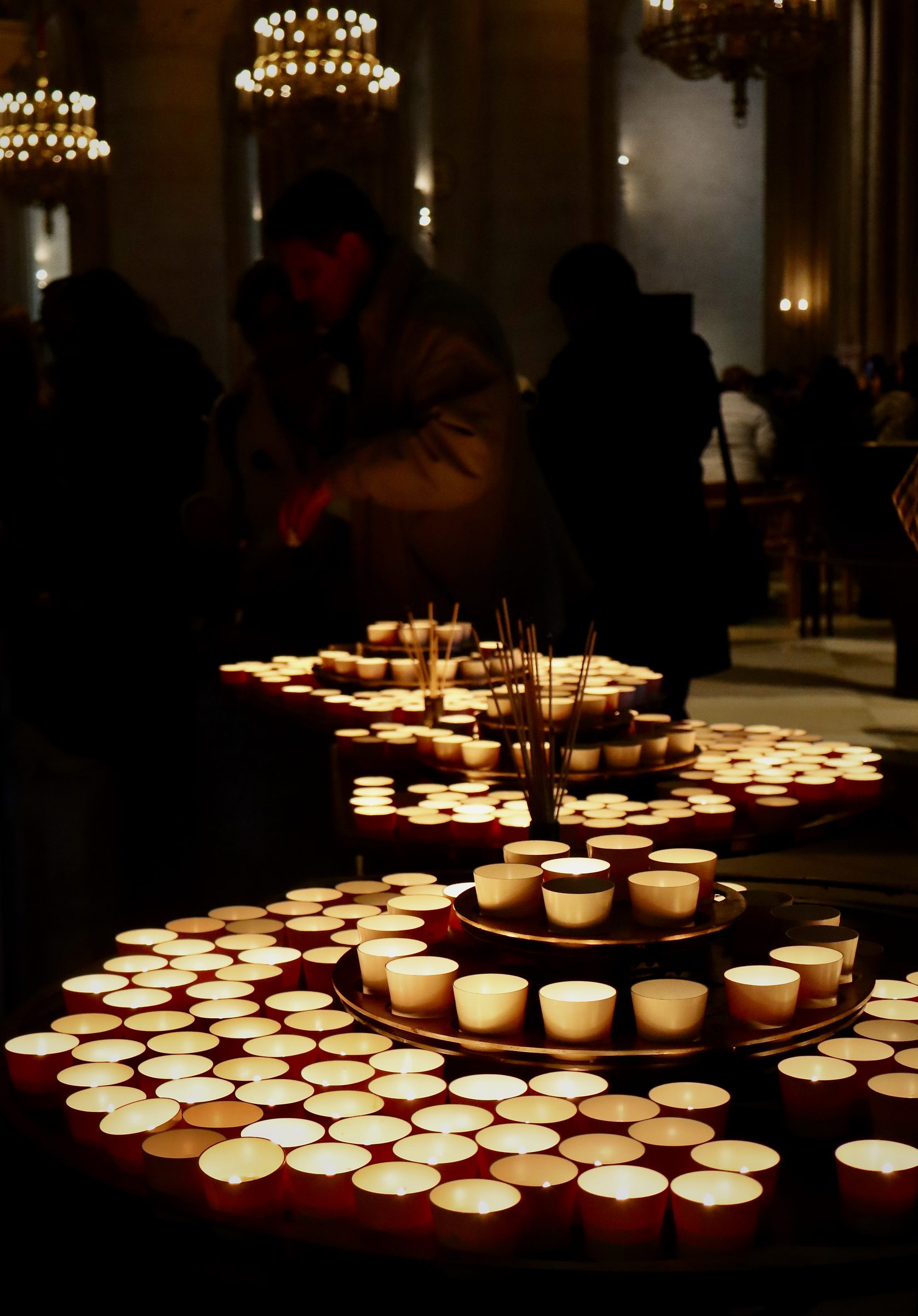 Notre-Dame, votive candles.