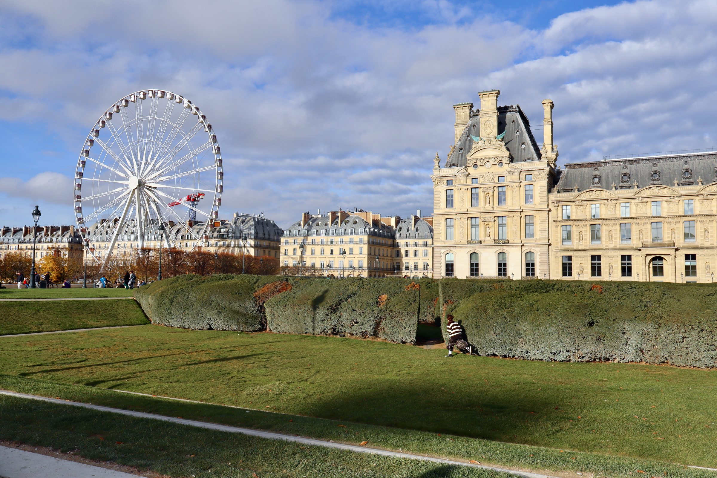 Jardin des Tuileries, wheel and Louvre.